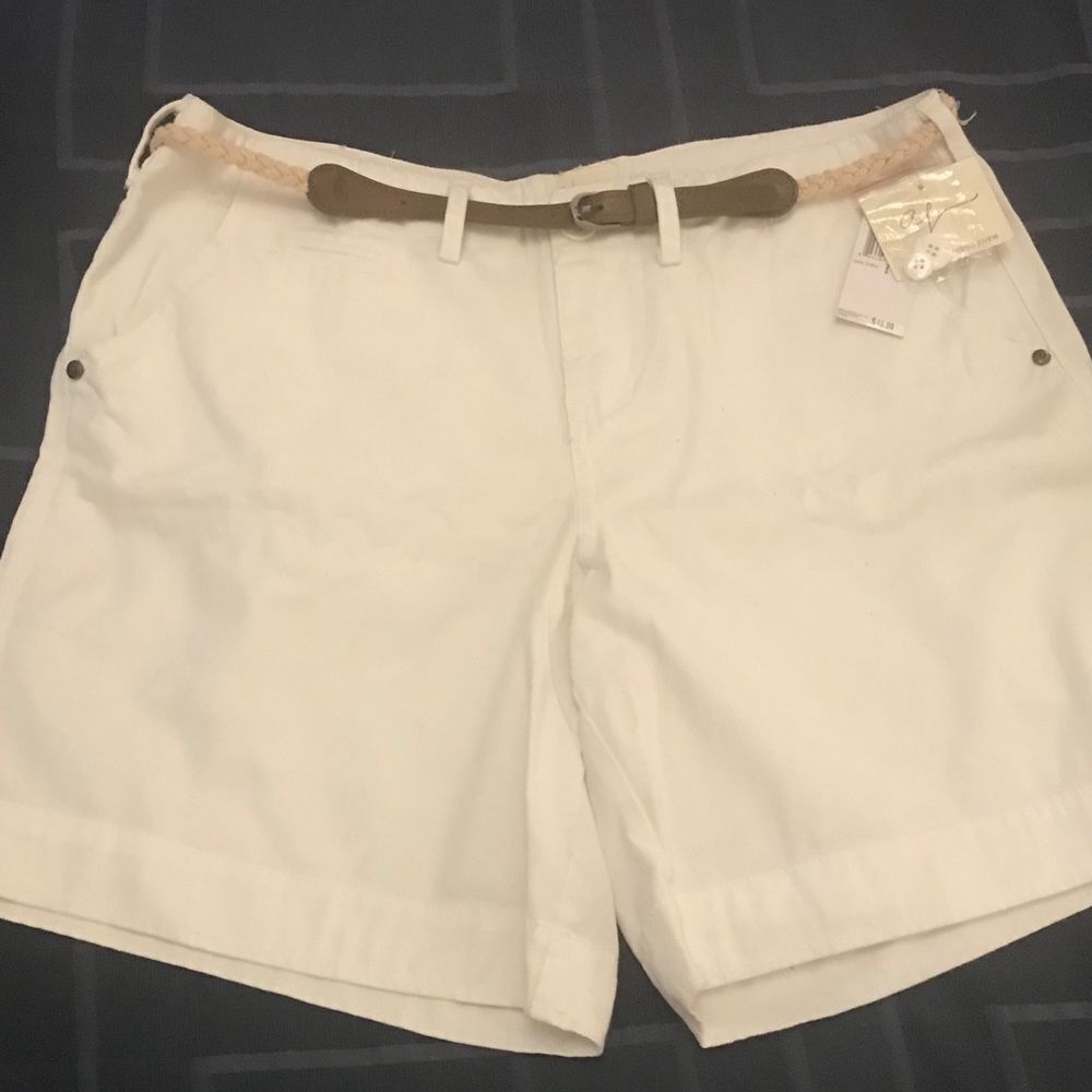 White shorts with cute belt
